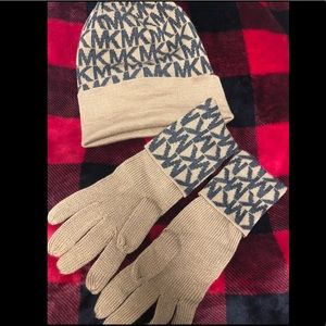 ⛔️SOLD⛔️ Michael Kors Hat & Gloves